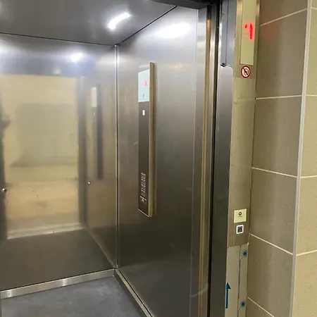 7th Floor Apartament, Free Parking 아파트